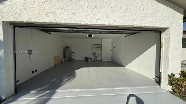 Building Photo - 17010 SW 93rd Ave