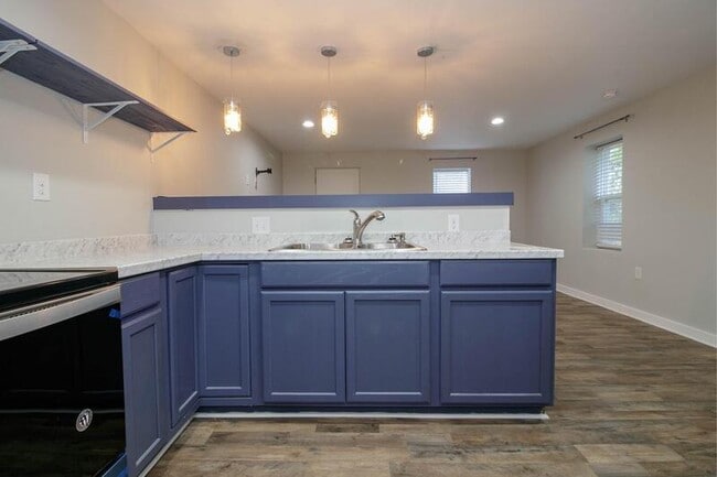 Building Photo - 510 Diuguid St