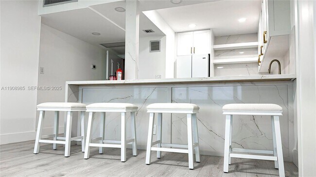 Building Photo - 3140 S Ocean Dr