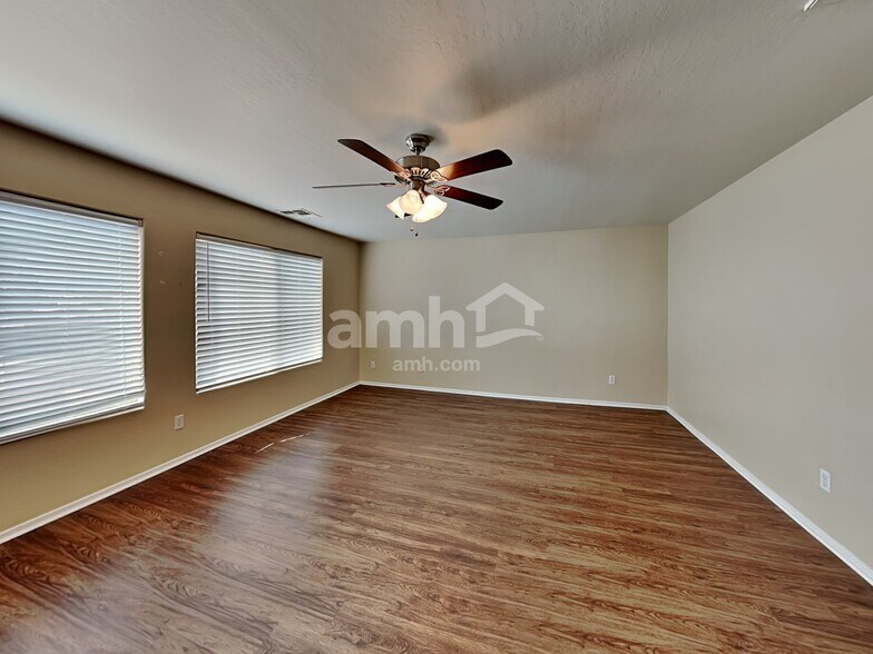 Building Photo - 7347 W St Charles Ave