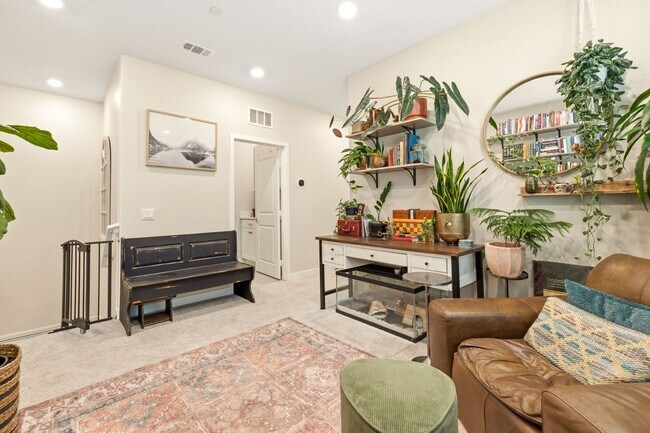 Building Photo - 27233 W Red Willow Ct