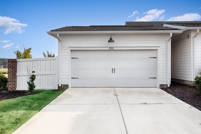 Building Photo - Fully Furnished 3 Bedroom Home Near Toyota Field & Redstone Arsenal