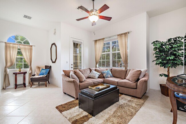 Building Photo - 4890 Bonsai Cir