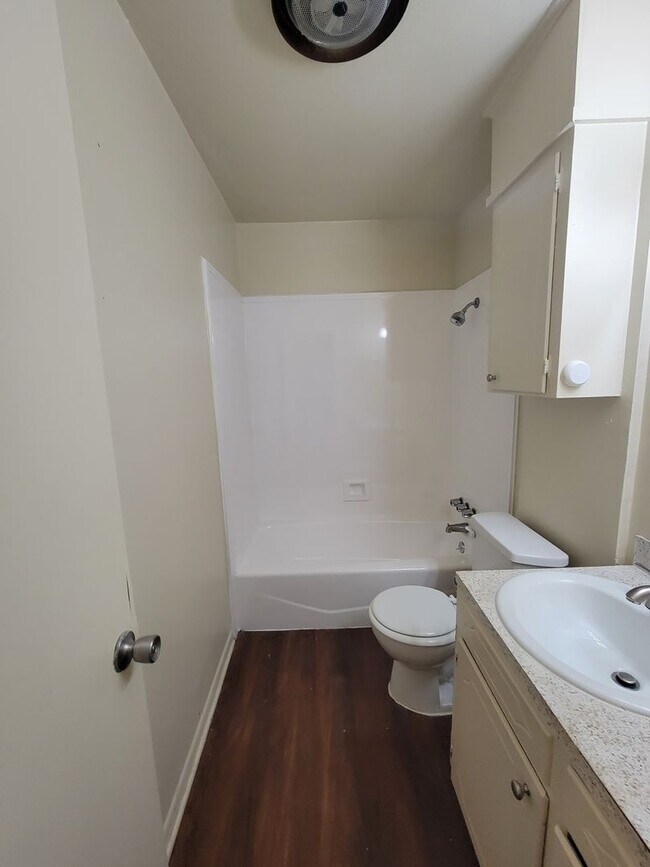 Building Photo - 8006 Hobbs Dr