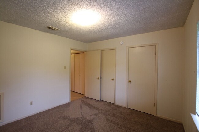 Building Photo - 12414 Cimmarron Dr