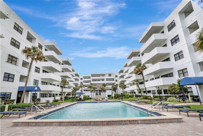 Building Photo - 330 SE 20th Ave