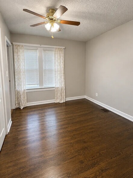 Building Photo - Room in House on Cobb St