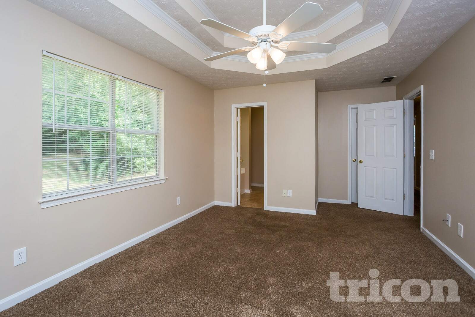 Building Photo - 100 5 Oaks Dr