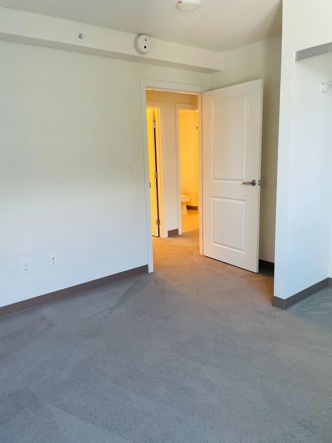 Building Photo - *PET FREINDLY* 3 Bedroom 2 Bathroom 1 Park...