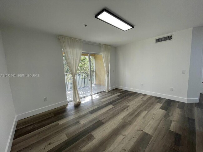 Building Photo - 440 S Park Rd