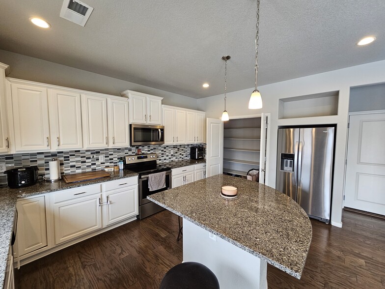 Building Photo - 7960 Luminary Ln