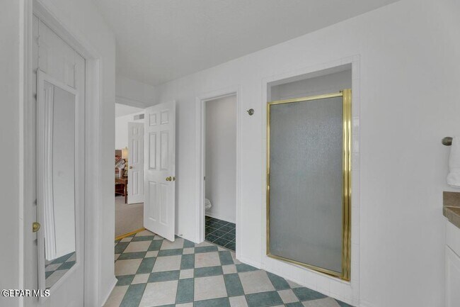 Building Photo - 1121 Regal Ridge Dr