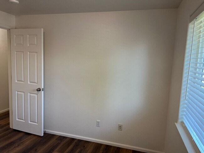 Building Photo - Newly updated 3-bedroom, 2-bathroom duplex with a garage!  $500 OFF YOUR FIRST MONTH'S RENT!