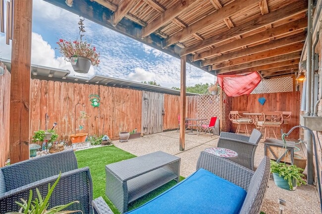 Building Photo - 12967 Trail Hollow Dr