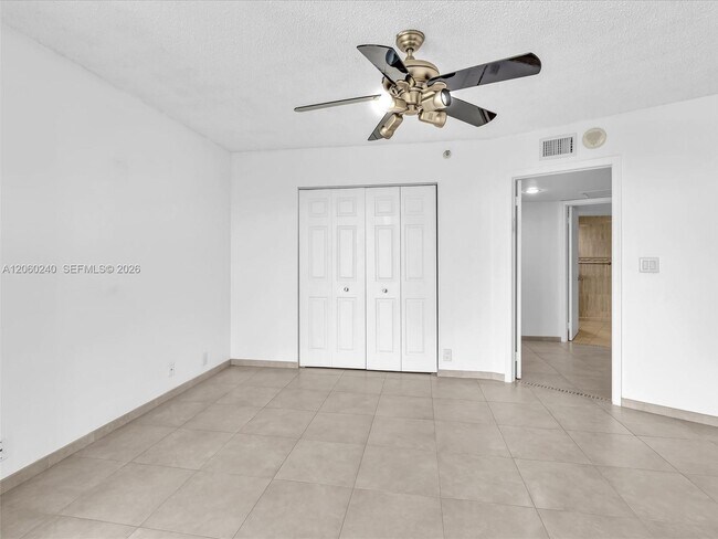Building Photo - 3530 Mystic Pointe Dr