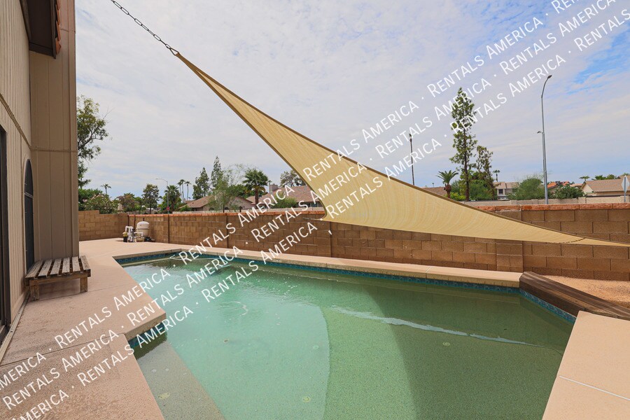 Building Photo - 2160 S Catarina-