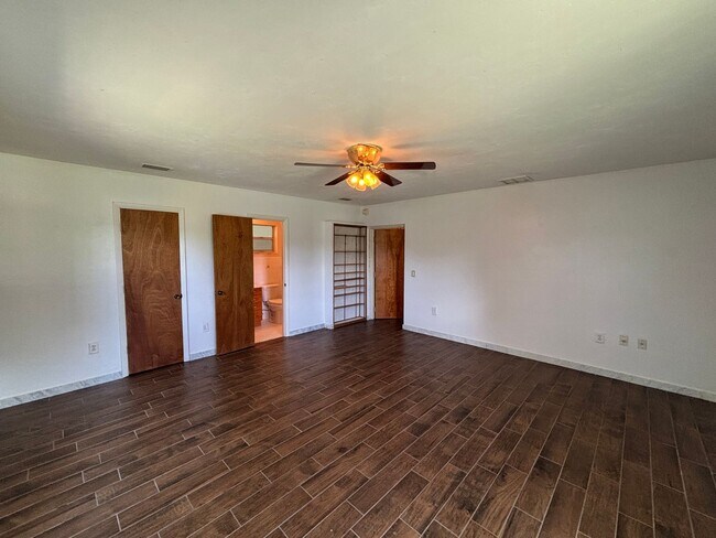 Building Photo - 6352 NE 86th Ave