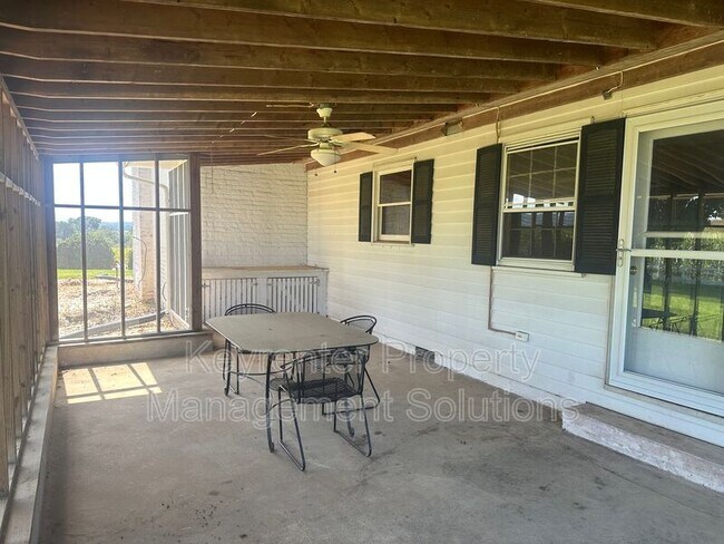 Building Photo - 151 Tanner Ln