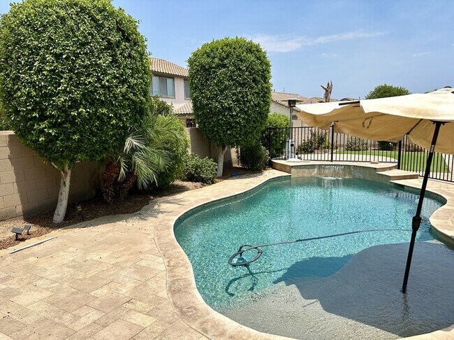 Building Photo - Gorgeous Layton Lakes with pool!