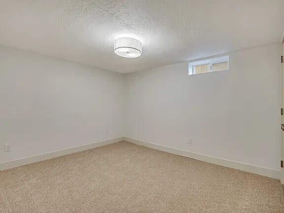 Building Photo - 2590 E 2100 S