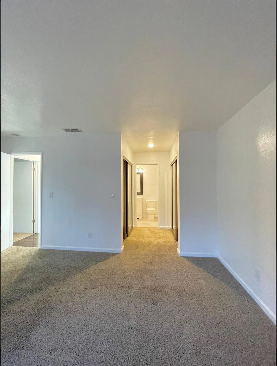 Building Photo - 1788 Long Barn Way