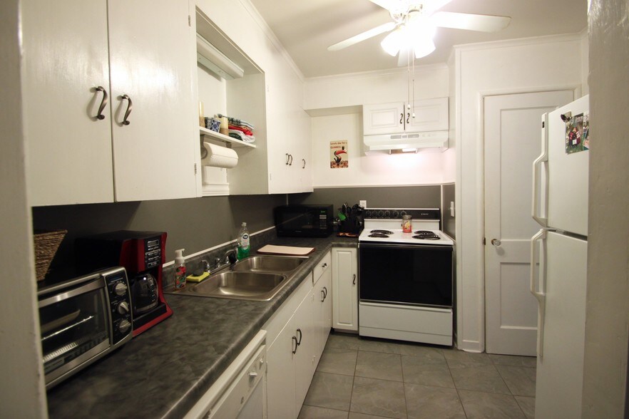 Building Photo - 636 Ockley Dr