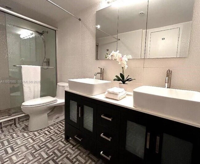 Building Photo - 2030 S Ocean Dr