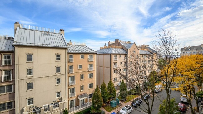 Building Photo - 207 Shearwater Ct W