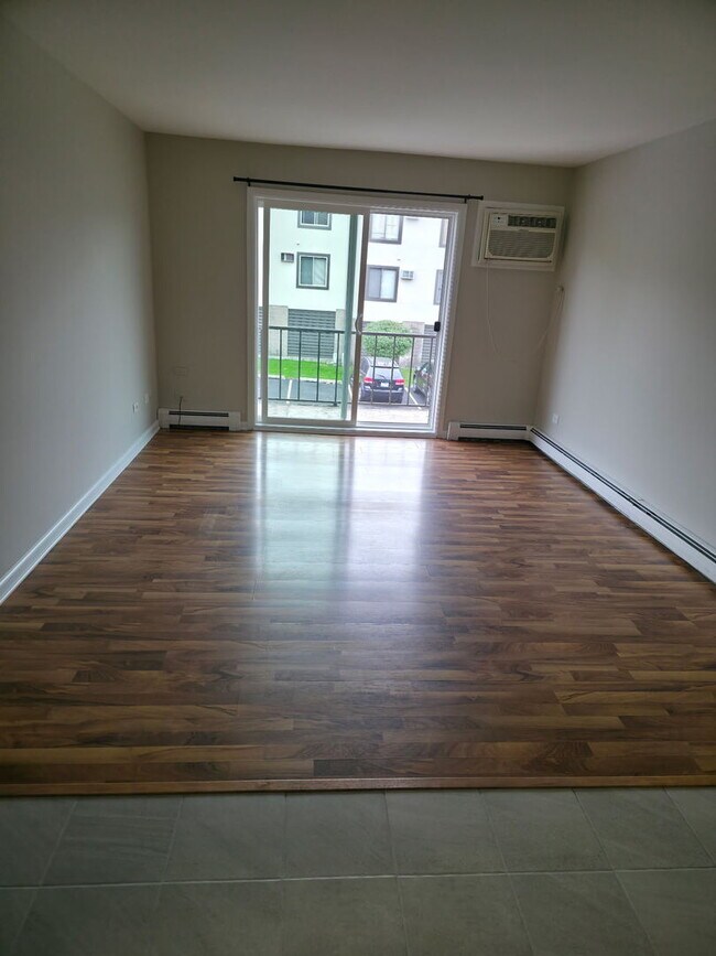 Building Photo - 412 E Bailey Rd