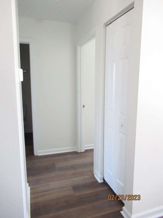 Building Photo - Newly Renovated- 2 bedroom, 2 bathroom apartment-Willow Run Apartments