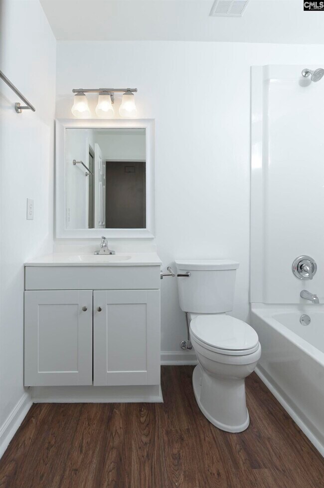 Building Photo - 100 Woodspur Rd