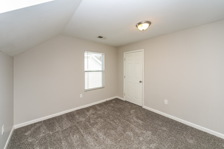 Building Photo - 6926 Parkbrook Ln