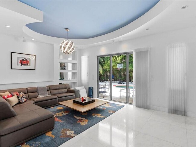 Building Photo - 3917 S Le Jeune Rd