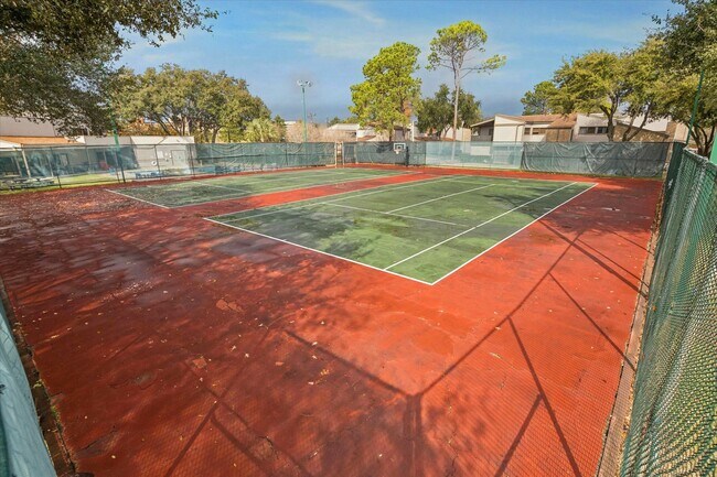 Building Photo - 880 Tully St