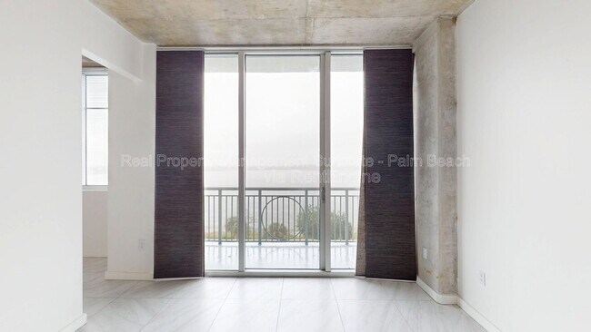 Building Photo - 300 S Australian Ave