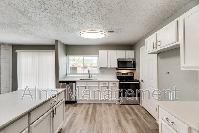 Building Photo - 1609 Whiteoak Dr
