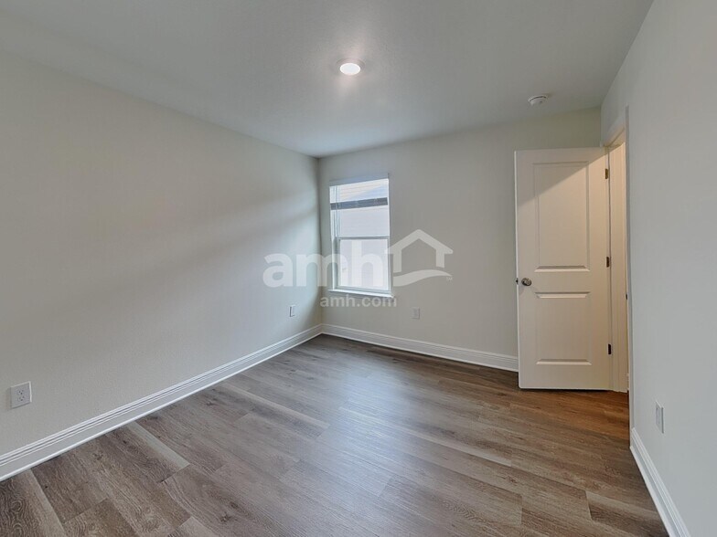 Building Photo - 1780 Meadowgrove Ave