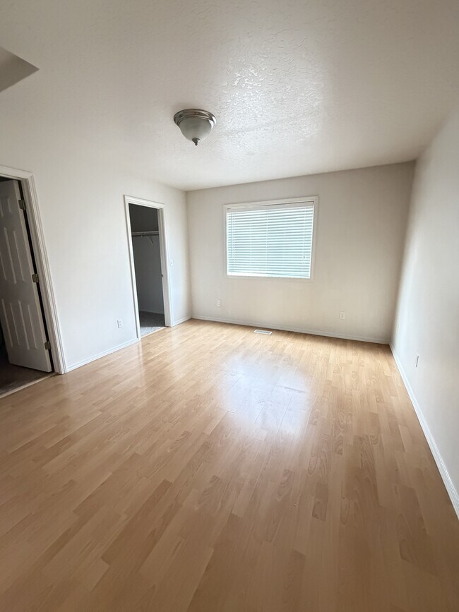 Building Photo - 2067 S Linda Vista Ave