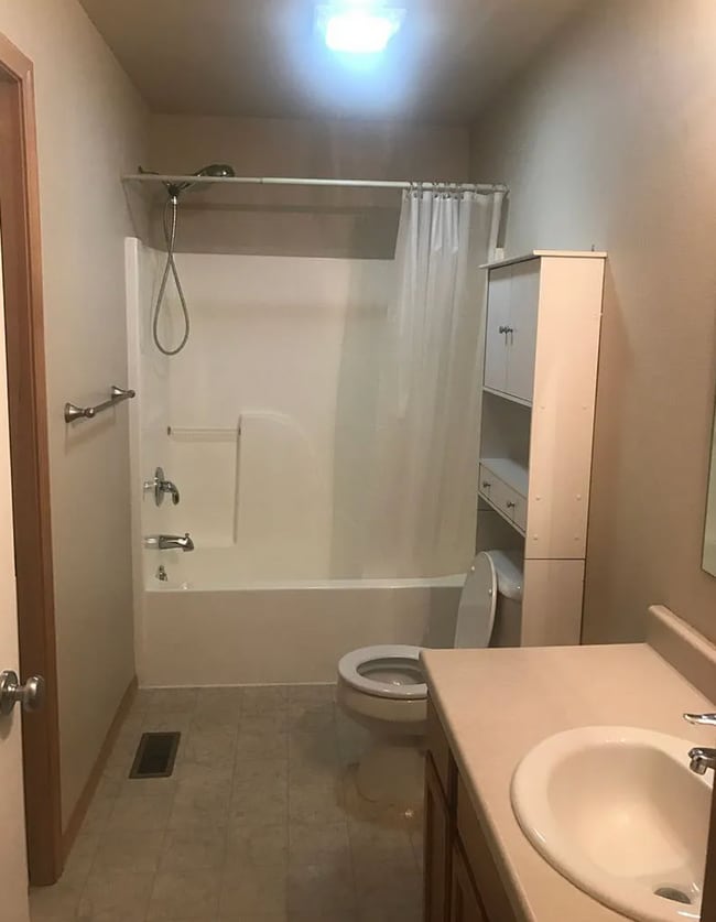 Building Photo - Beautiful 3 Bedroom Home in Belgrade