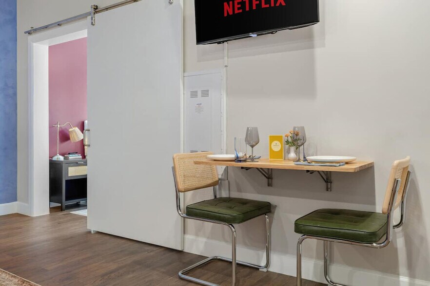 Building Photo - 641 Division St