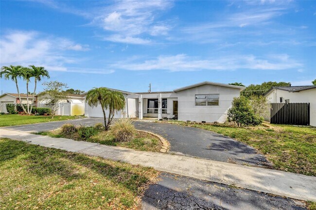 Building Photo - 9121 SW 54th Pl