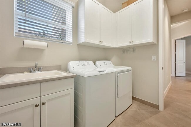 Building Photo - 28496 Burano Dr