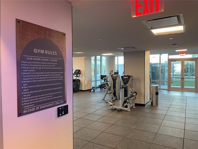 Building Photo - 400 Central Ave