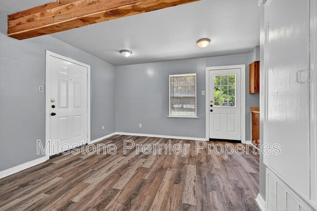 Building Photo - 401 S Contemporary Dr