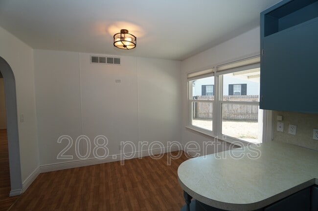 Building Photo - 4201 W Kootenai St