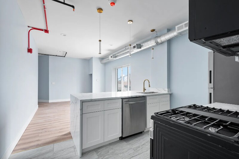 Building Photo - 9919 W Roosevelt Rd