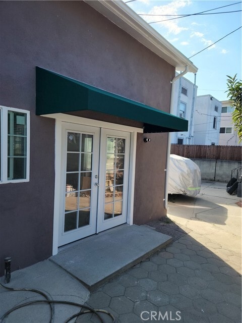 Building Photo - 1825-1824 S Van Ness Ave