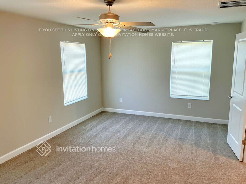 Building Photo - 2856 Coach Manors Way