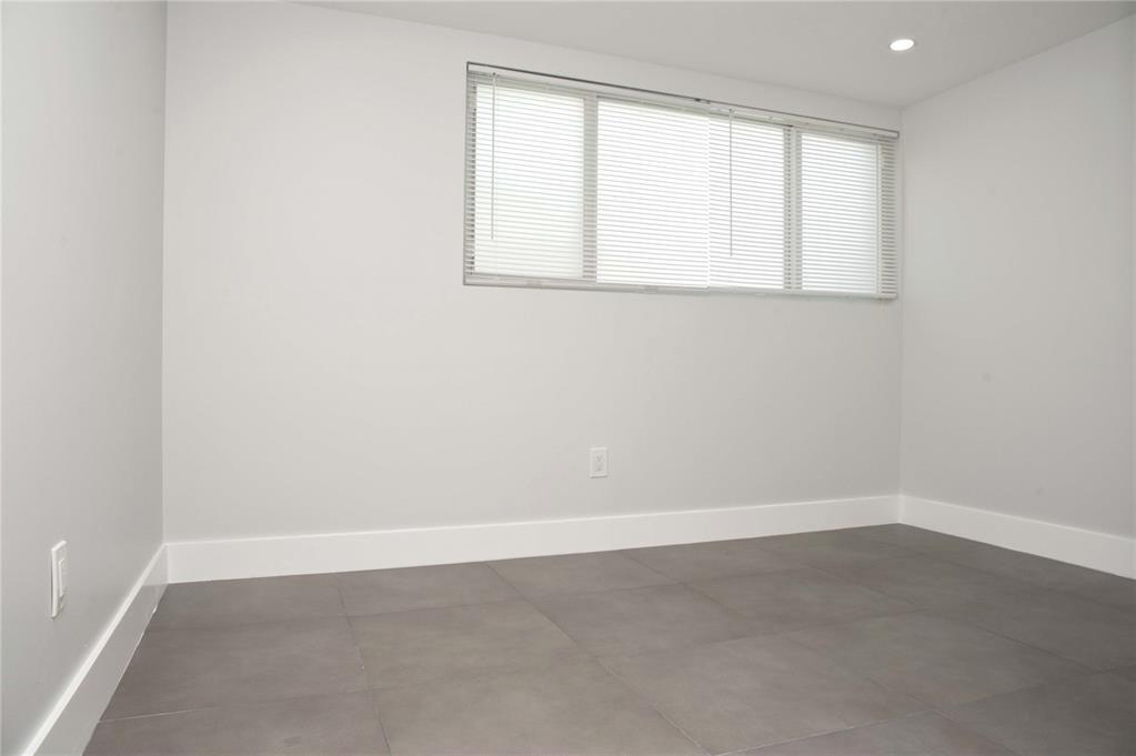 Building Photo - 4051 N Ocean Dr