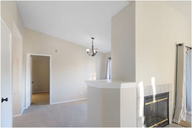 Building Photo - 1 Bedroom Ritz Pointe Condo!